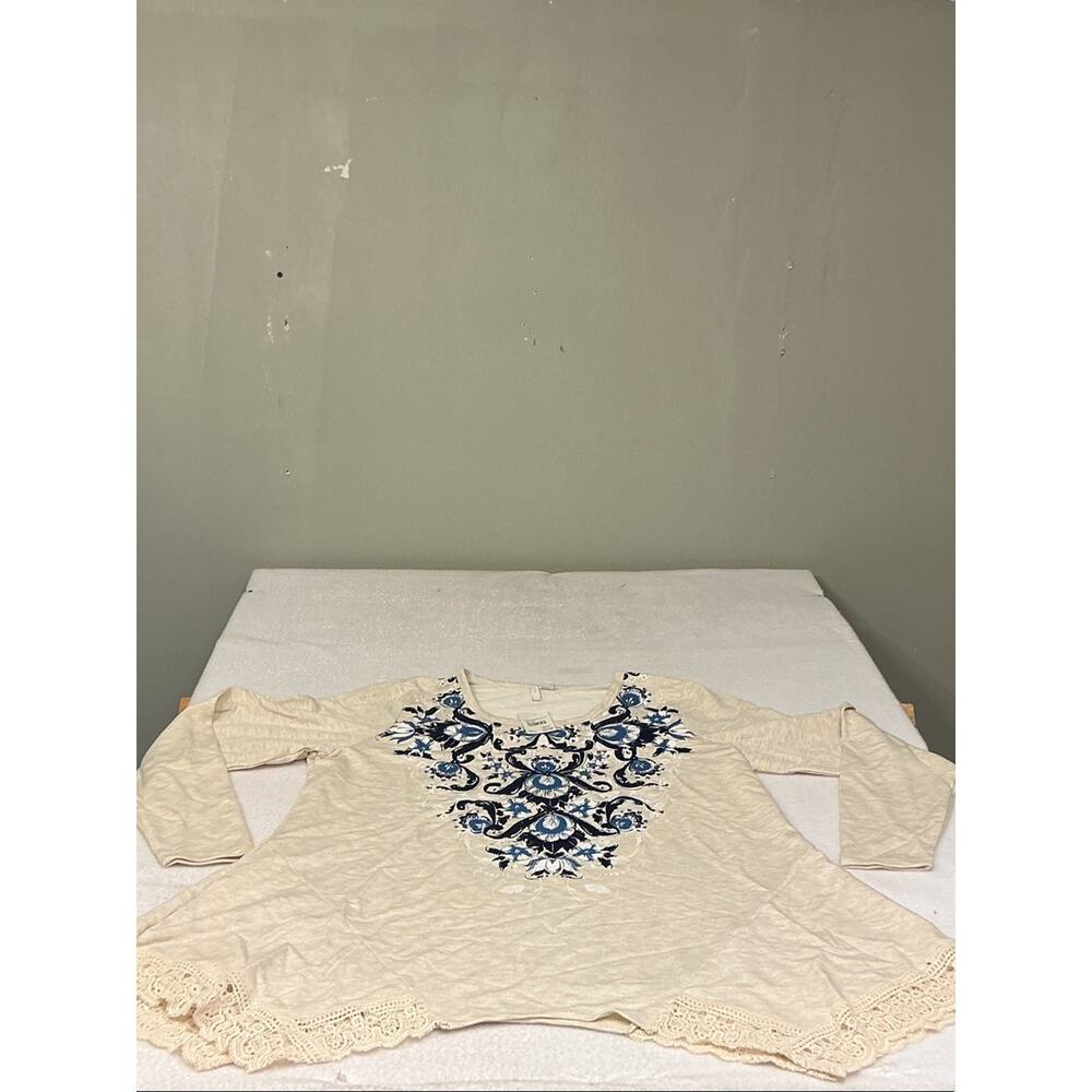 Women's Cream Embroidered Boho Blouse with Blue Motif siz 14/16W, NWT. 3374.